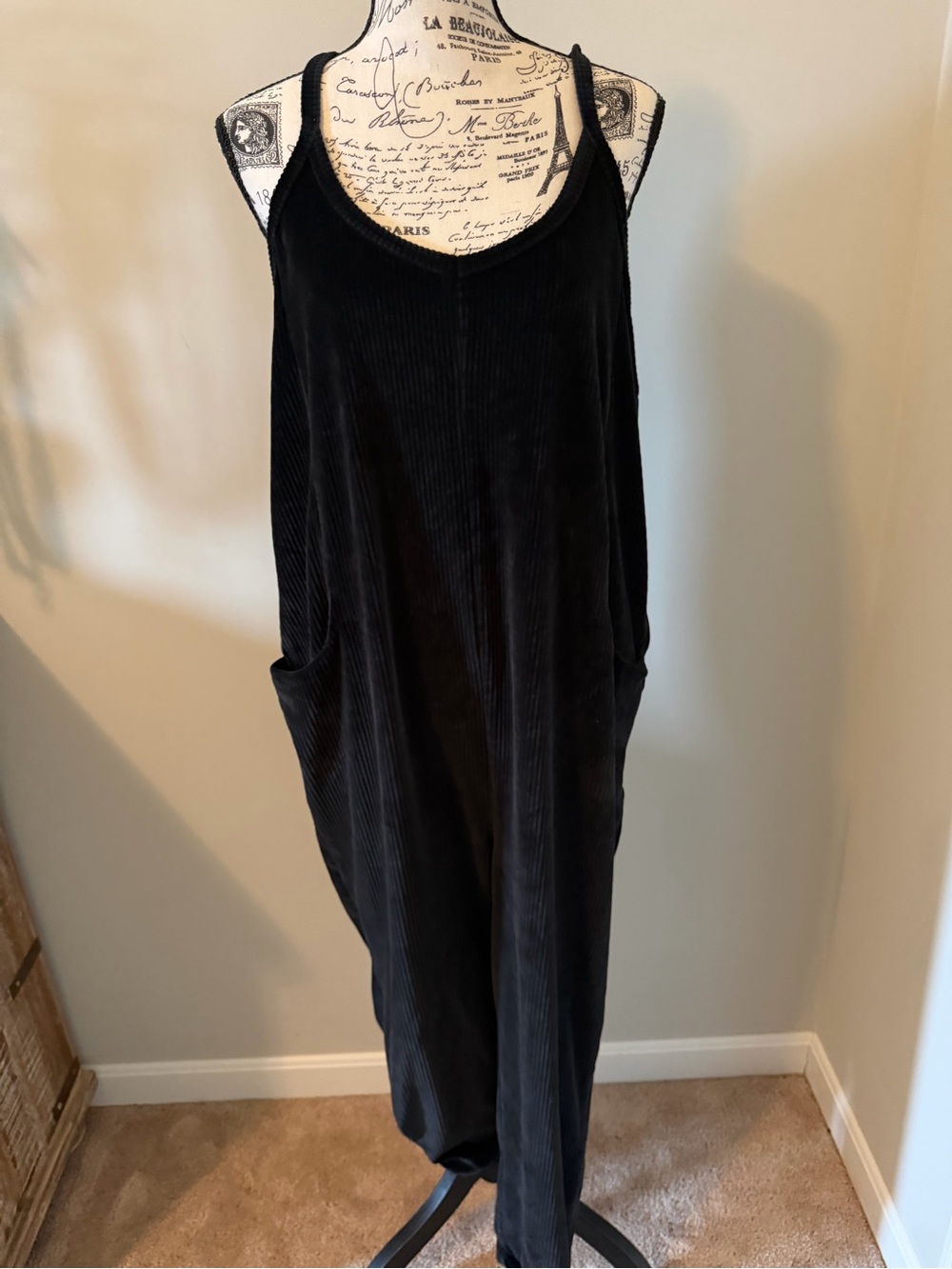 Sincerely Jules Black Corduroy Sleeveless Jumpsuit size M